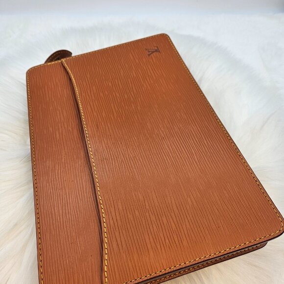 Louis Vuitton  Epi Pochette Clutch Bag - Picture 11 of 17